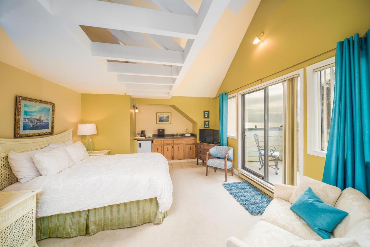 Dashwood Manor Seaside Bed & Breakfast Bed & Breakfast