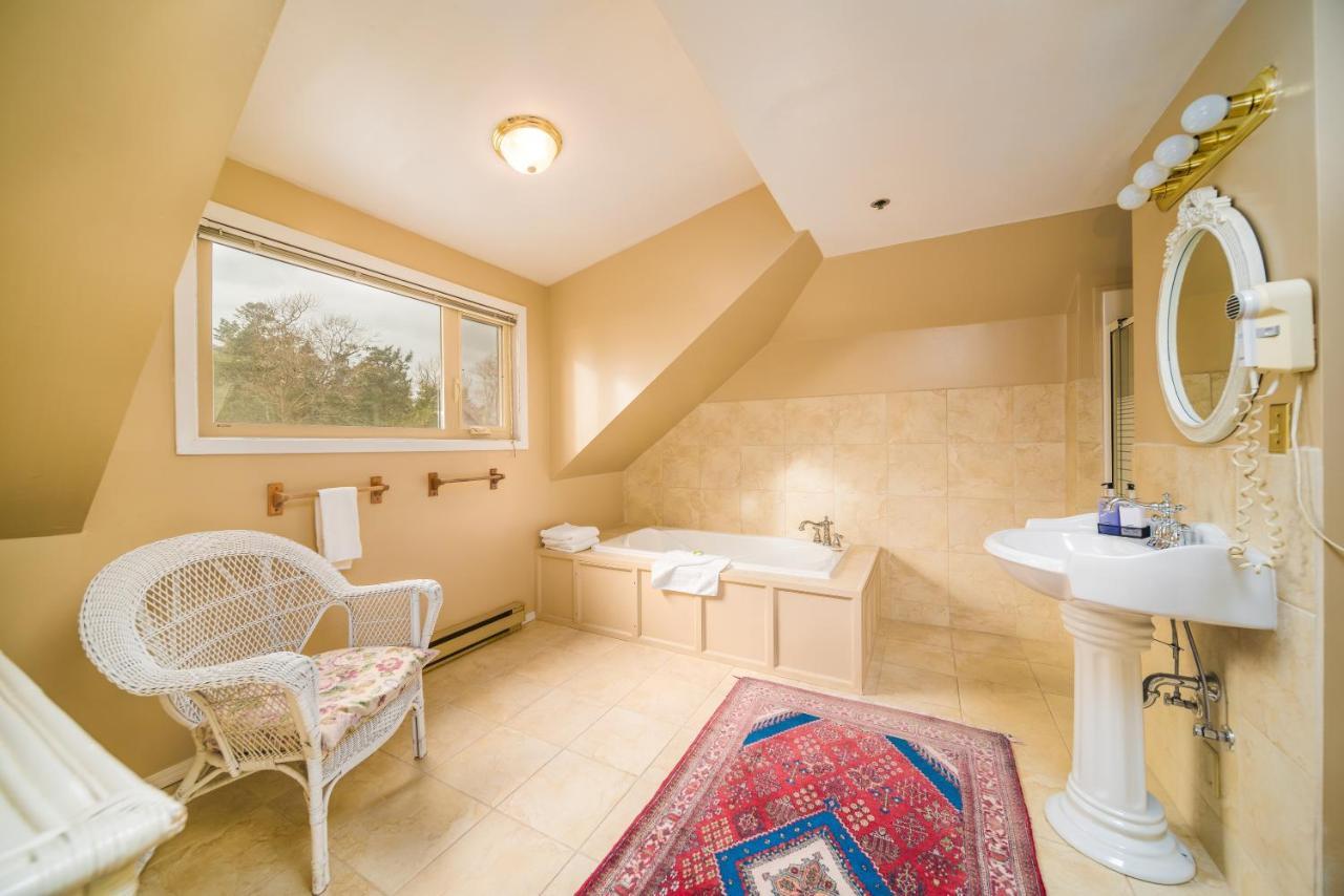 Bed & Breakfast Dashwood Manor Seaside Bed & Breakfast Victoria