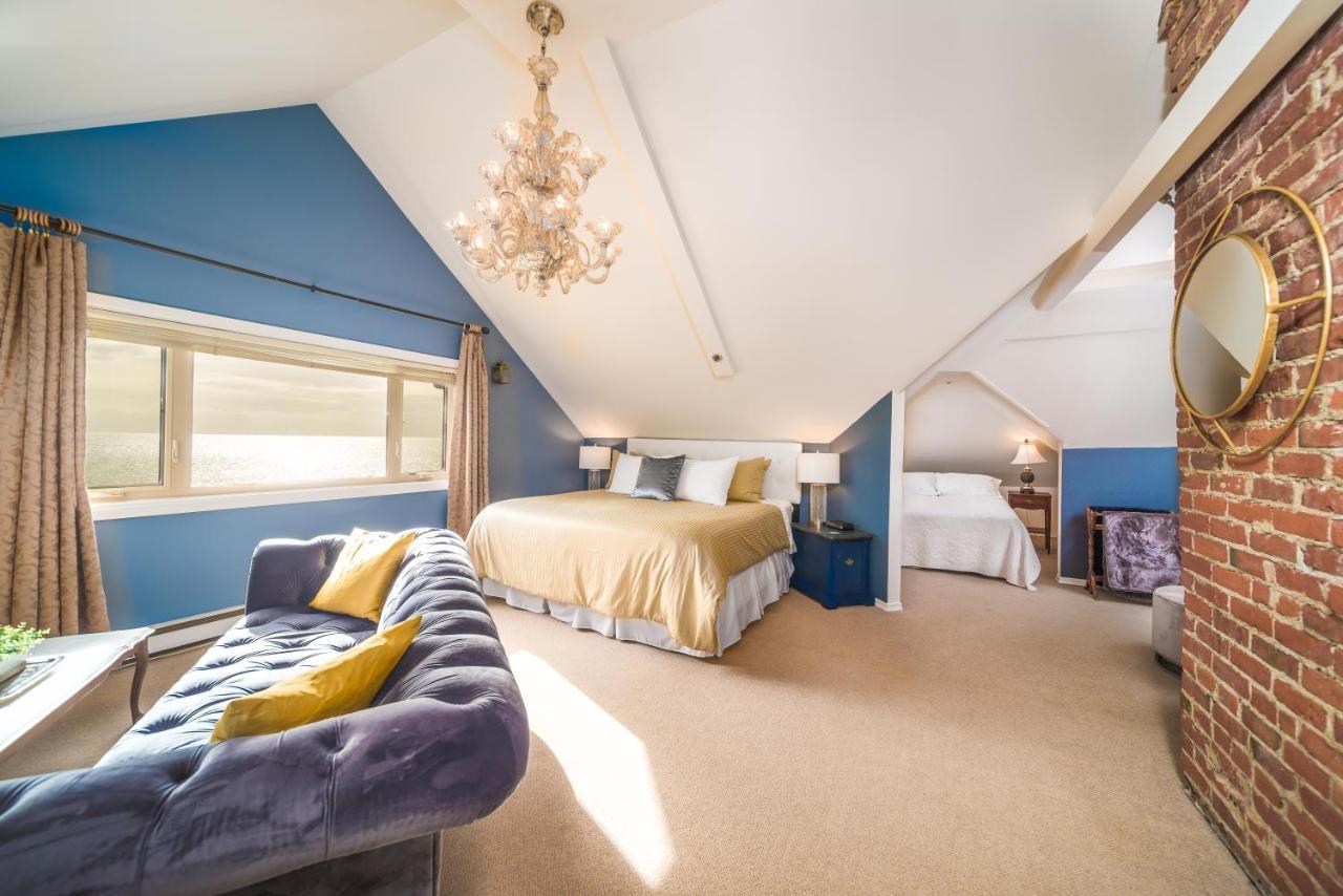 Dashwood Manor Seaside Bed & Breakfast Bed & Breakfast