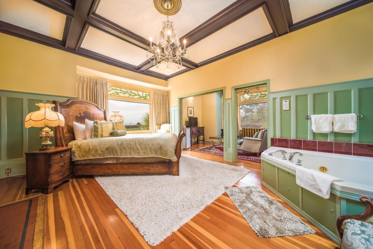Bed & Breakfast Dashwood Manor Seaside Bed & Breakfast