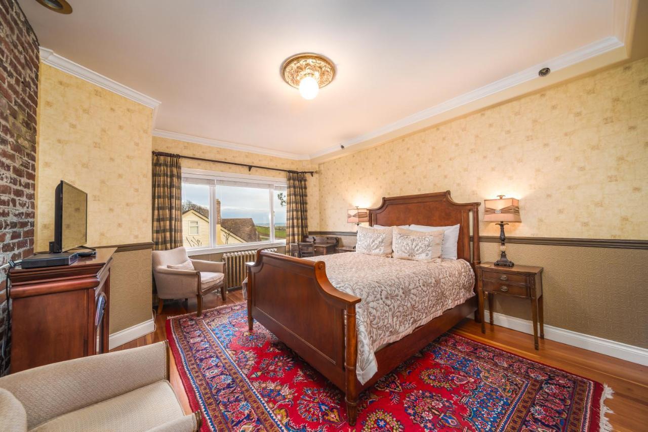 Dashwood Manor Seaside Bed & Breakfast 4* Victoria