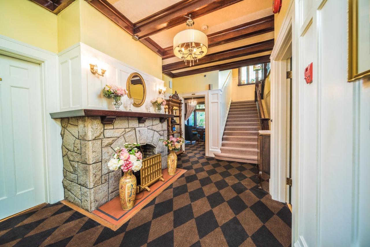 Dashwood Manor Seaside Bed & Breakfast 4* Victoria