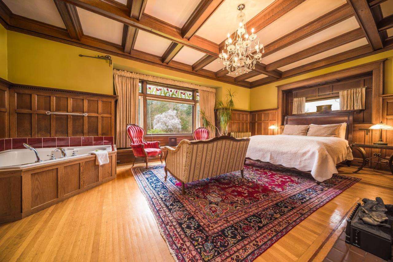 Dashwood Manor Seaside Bed & Breakfast Victoria