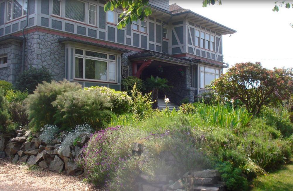 Dashwood Manor Seaside Bed & Breakfast Bed & Breakfast