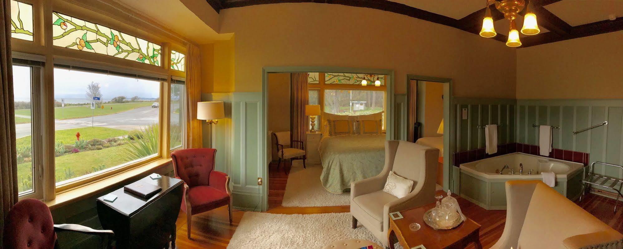 Bed & Breakfast Dashwood Manor Seaside Bed & Breakfast Victoria