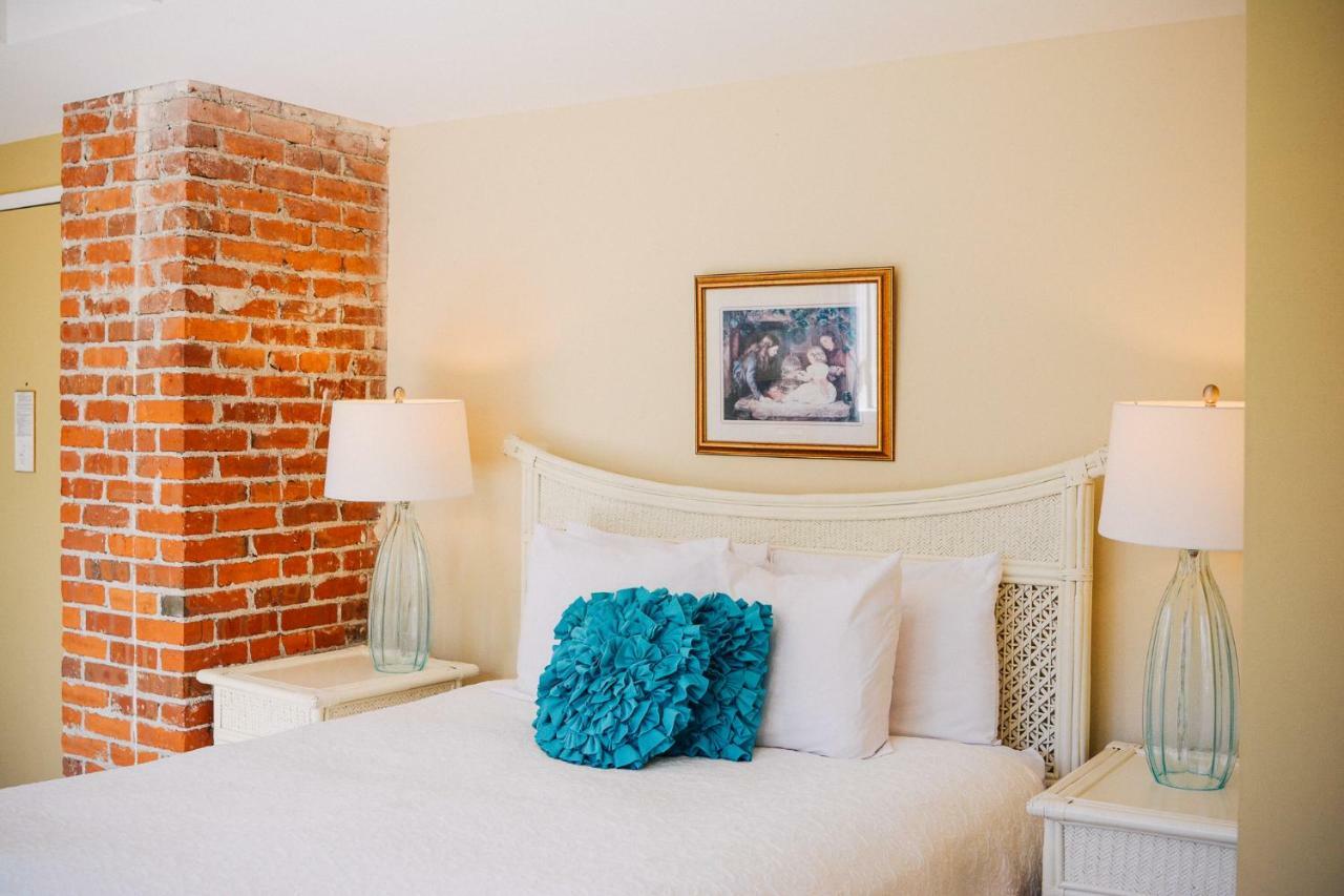 Dashwood Manor Seaside Bed & Breakfast Victoria