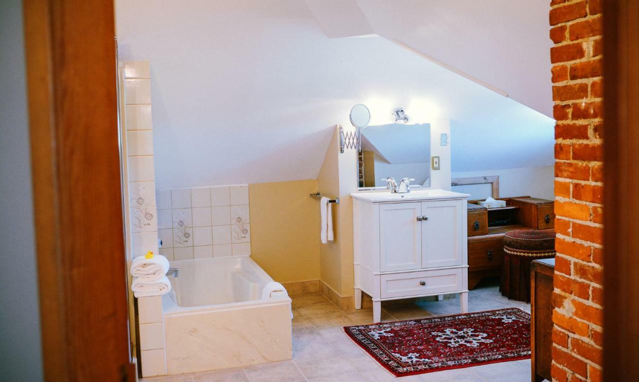 Dashwood Manor Seaside Bed & Breakfast 4*
