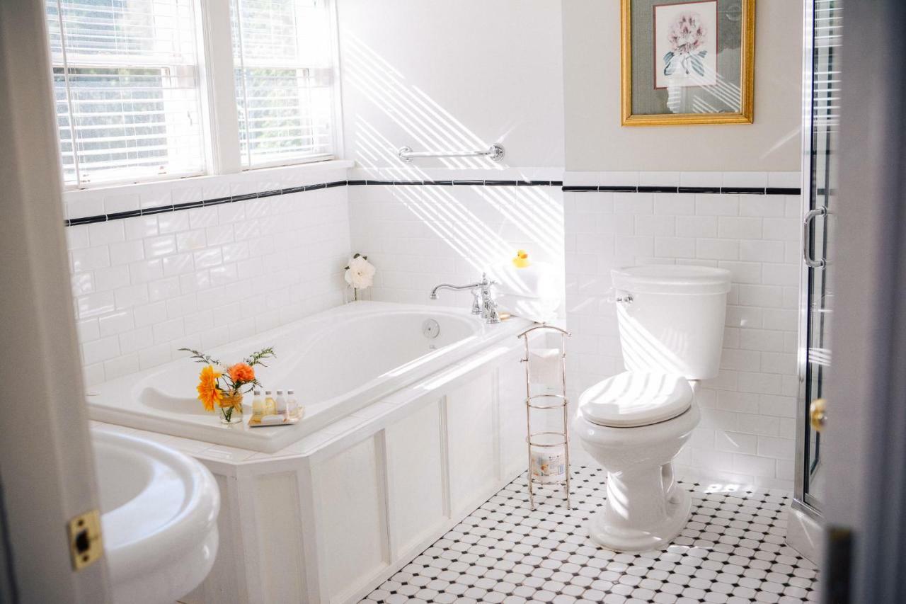 Bed & Breakfast Dashwood Manor Seaside Bed & Breakfast