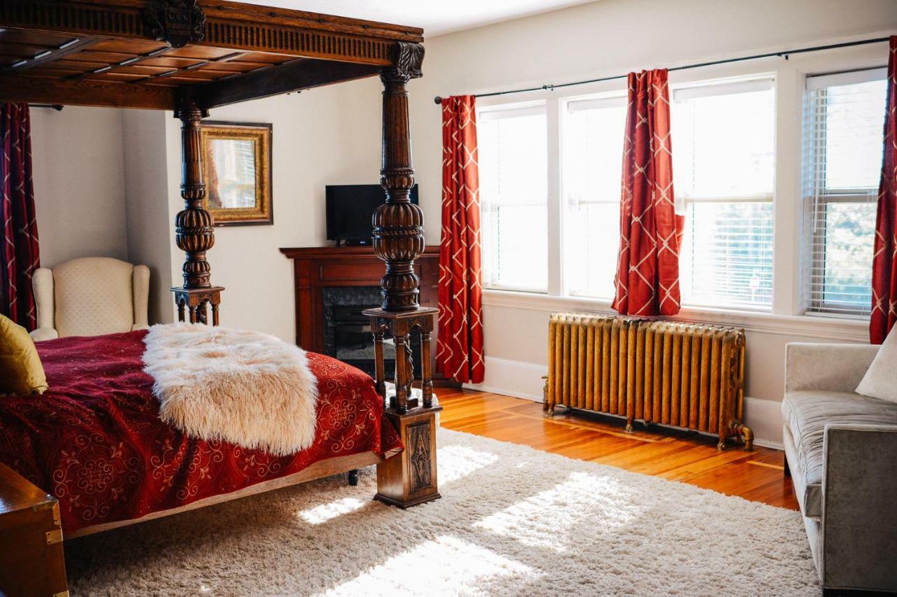 Bed & Breakfast Dashwood Manor Seaside Bed & Breakfast