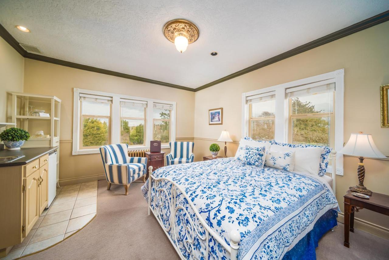 Bed & Breakfast Dashwood Manor Seaside Bed & Breakfast Victoria