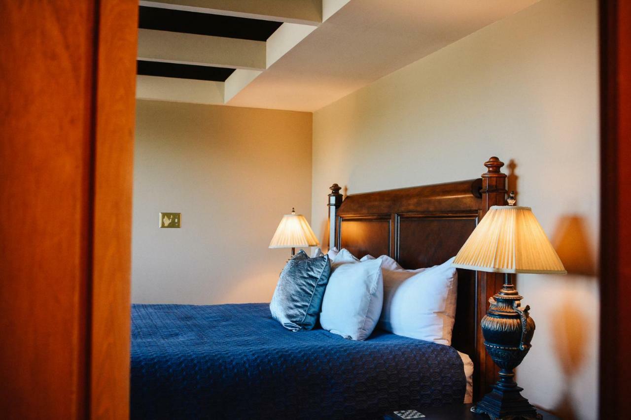Dashwood Manor海滨床和早餐4*